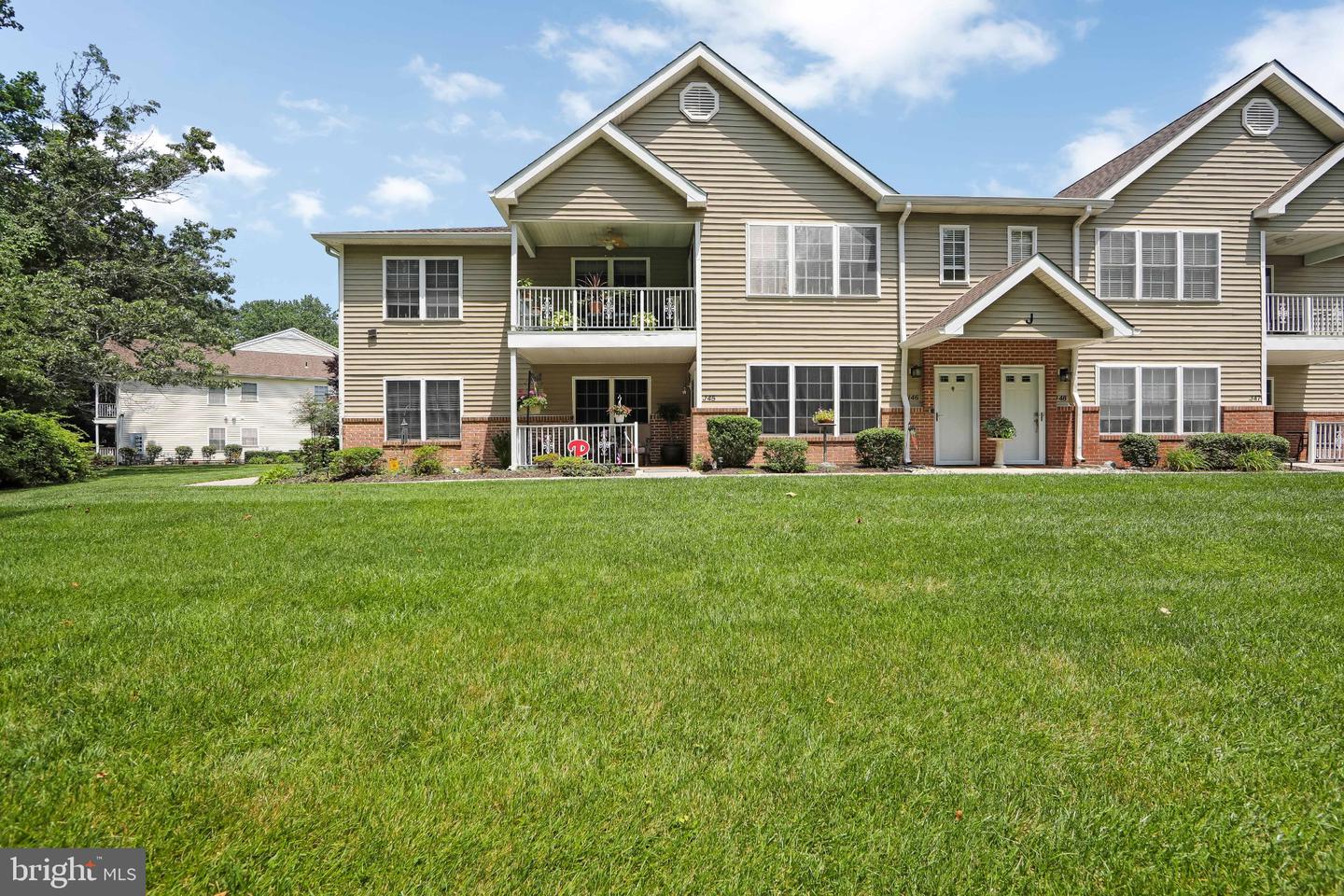 46 PRISTINE PL #J Property Photo 1