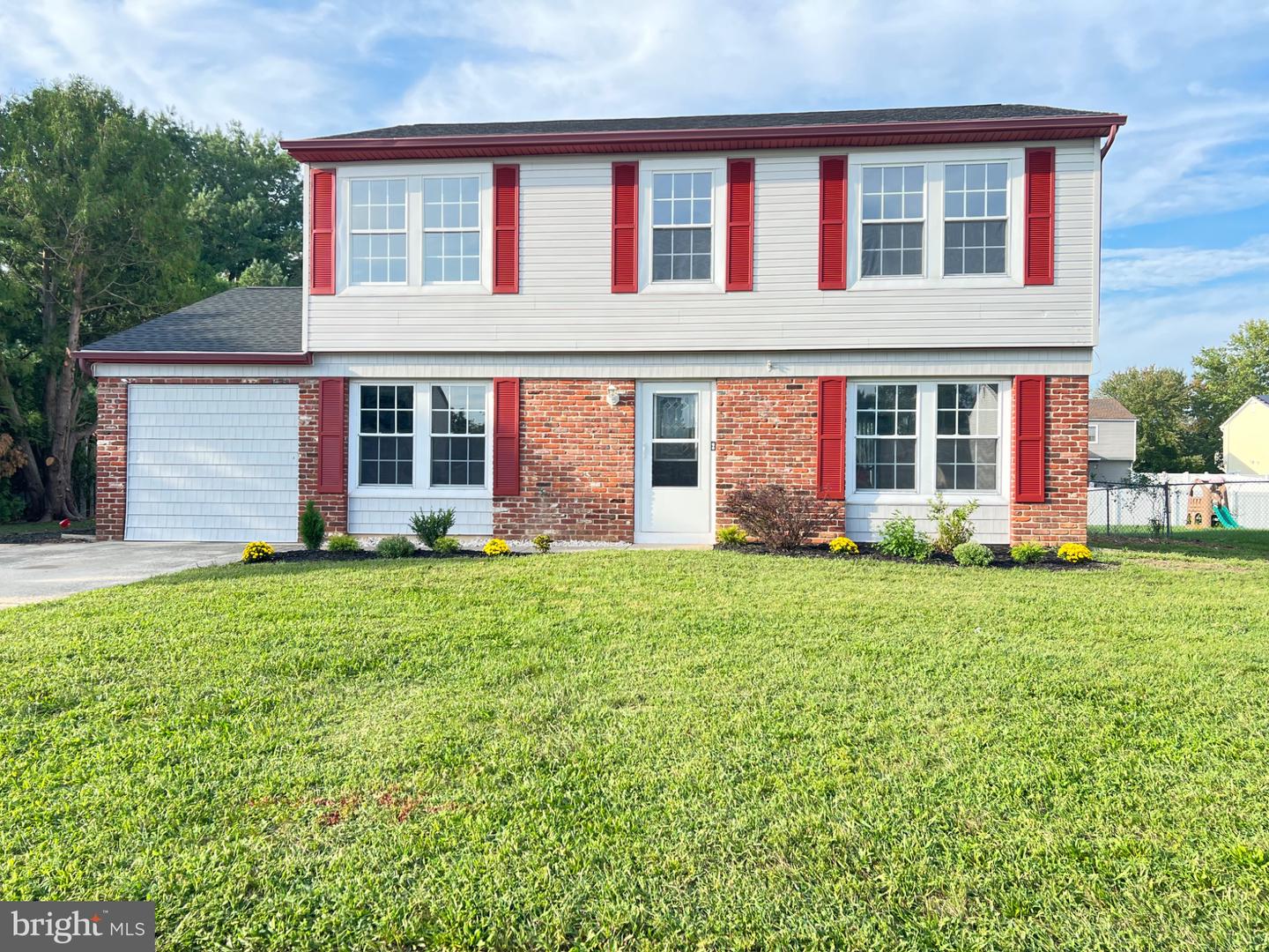 412 Robin Ln Property Photo 1