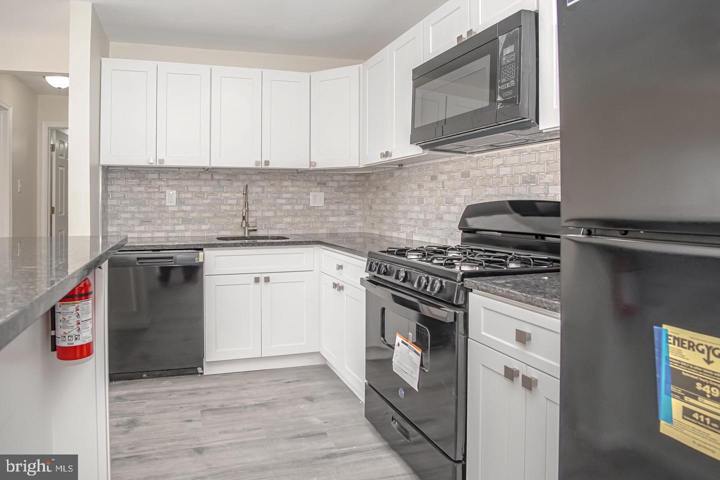 300 BROADWAY #B5 Property Photo 1