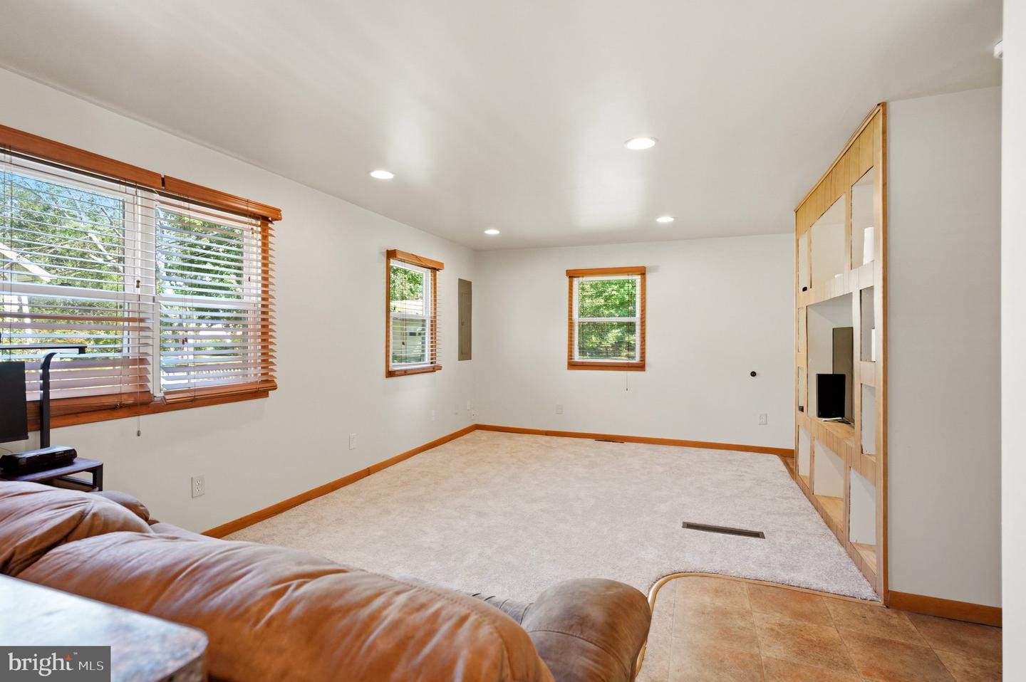 593 Tanger Ave Property Photo 4