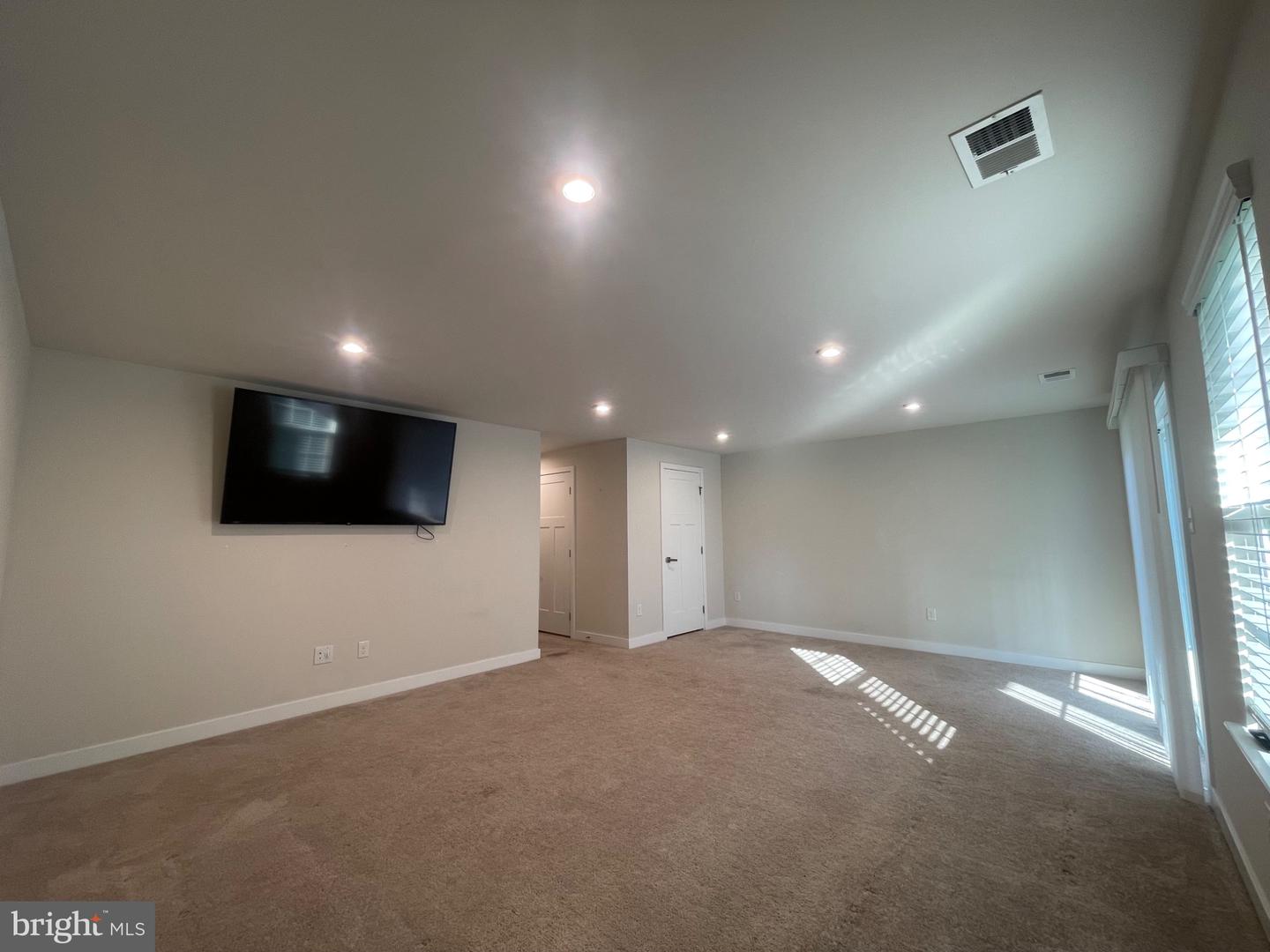 5 Cardinal Ct Property Photo 4