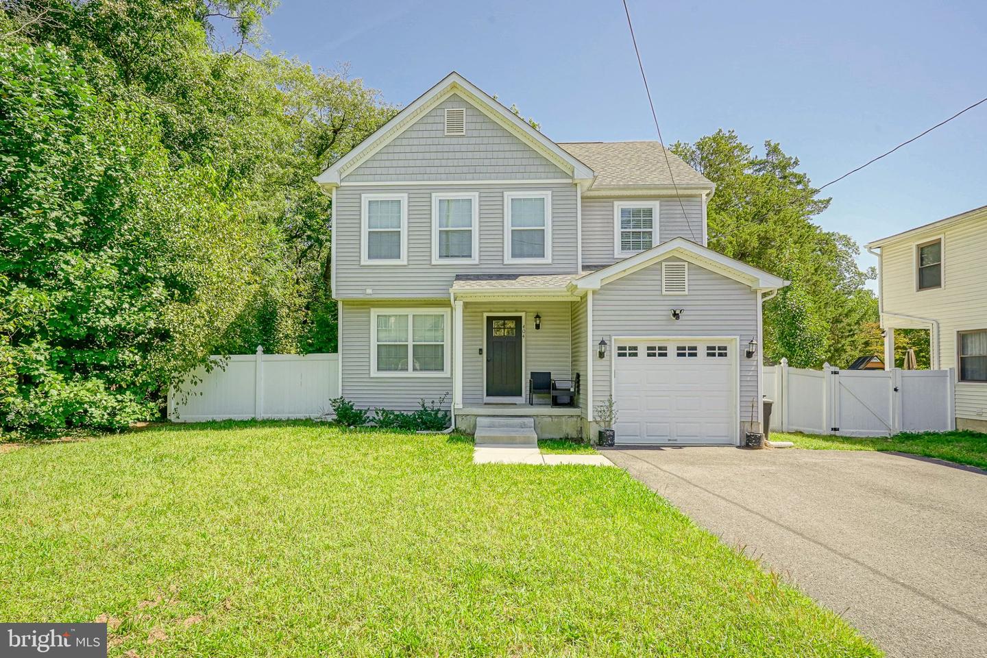 404 Pine Ave Property Photo 1