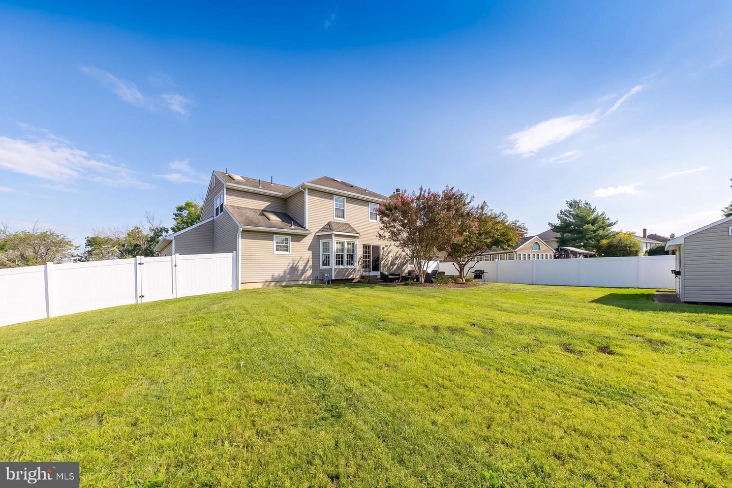 2 Walton Dr Property Photo 7
