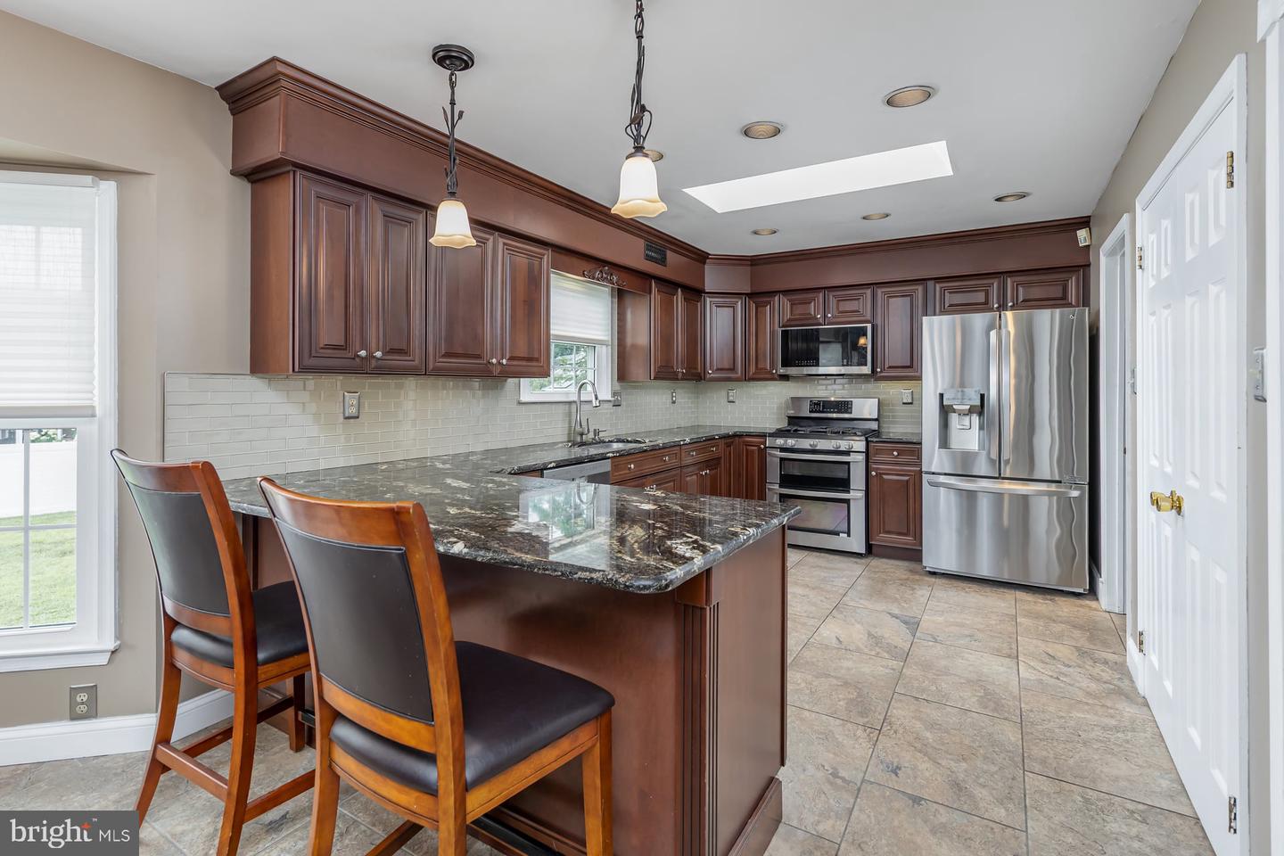 2 Walton Dr Property Photo 17