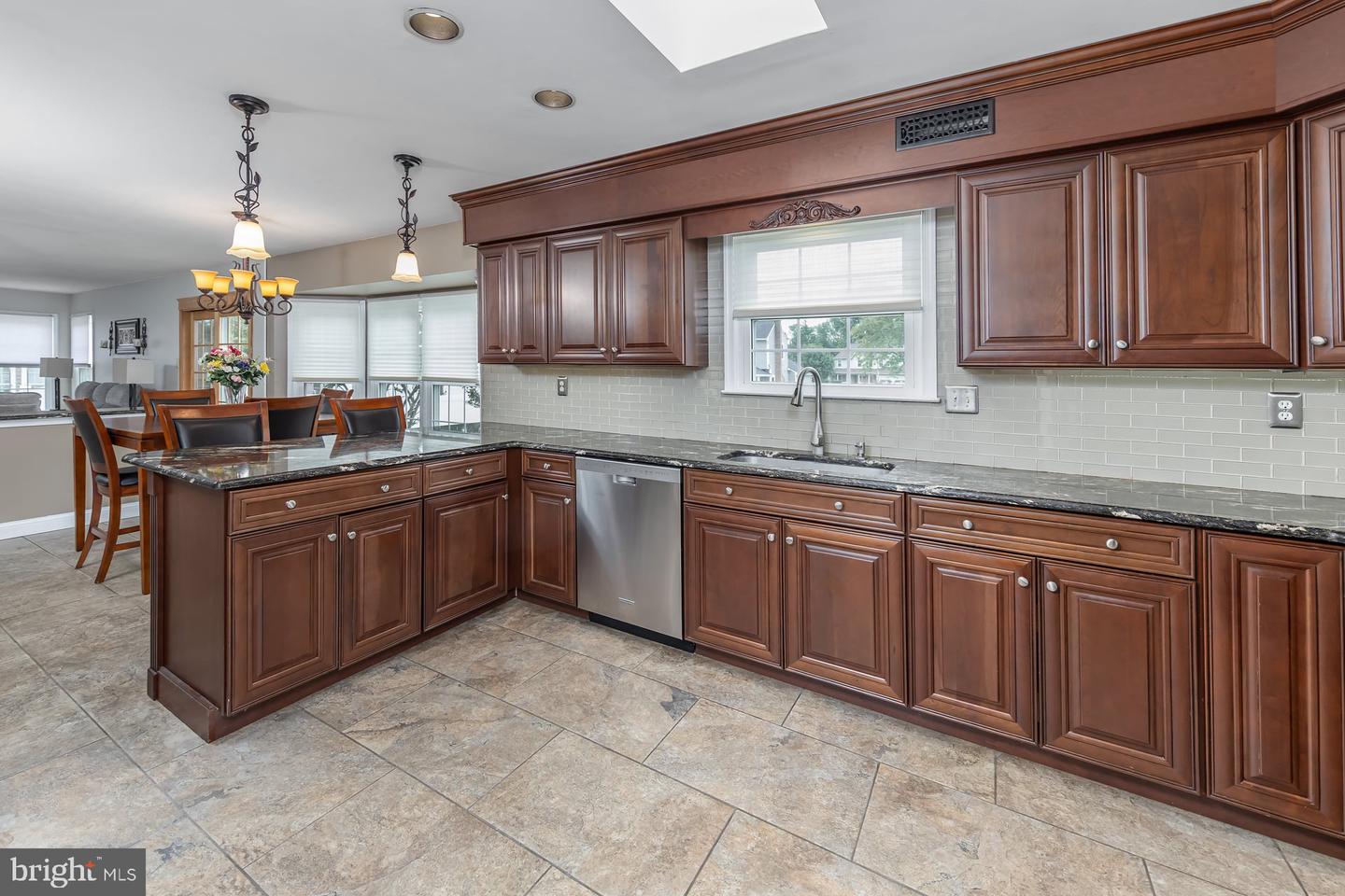 2 Walton Dr Property Photo 19