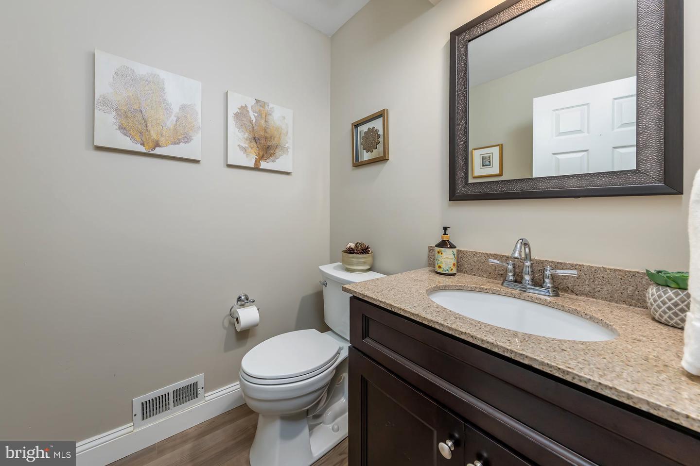 2 Walton Dr Property Photo 21