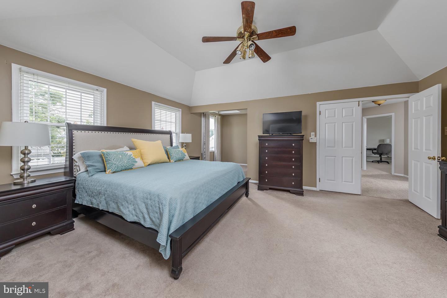 2 Walton Dr Property Photo 24