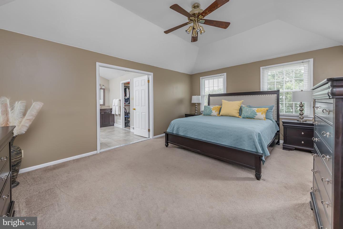 2 Walton Dr Property Photo 25