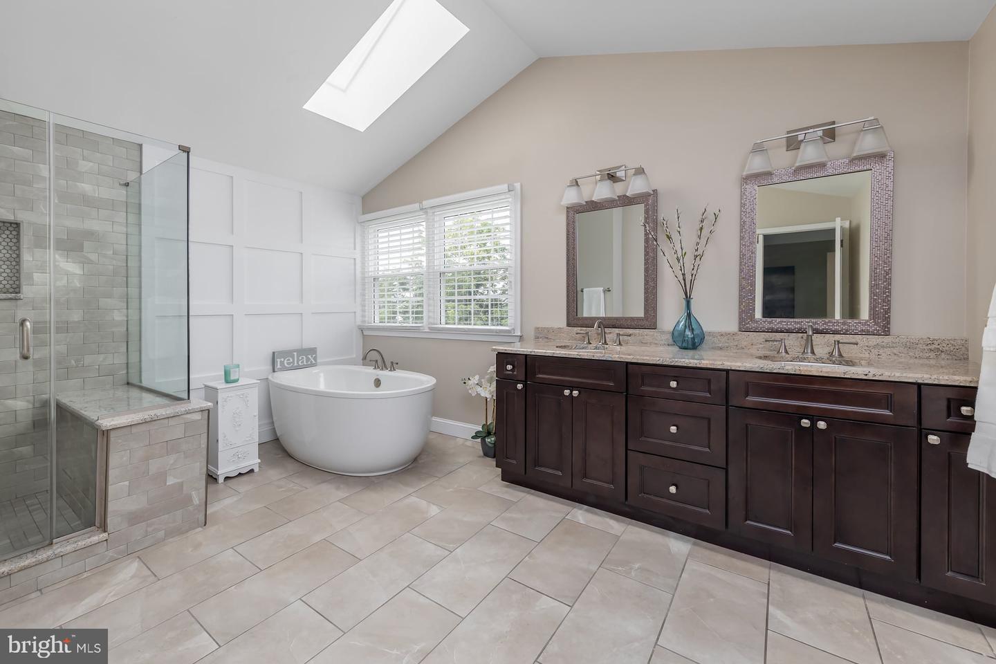 2 Walton Dr Property Photo 27