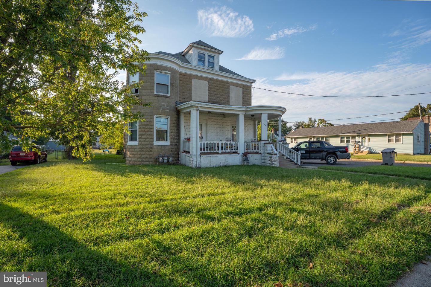 402 Billingsport Property Photo 1