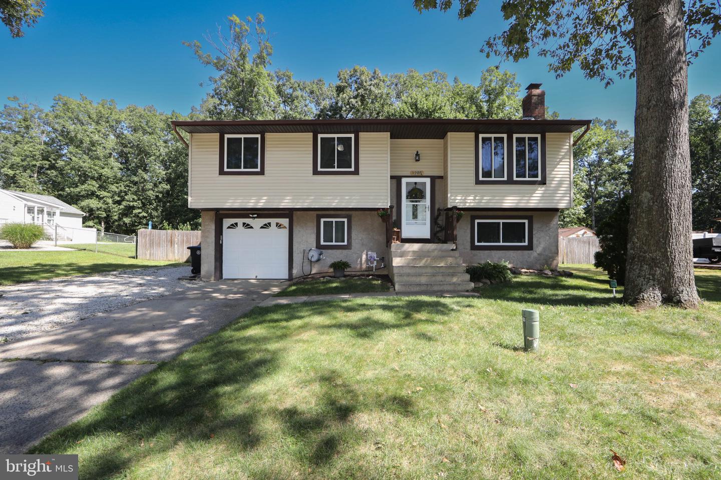 1205 Iris Ave Property Photo 1