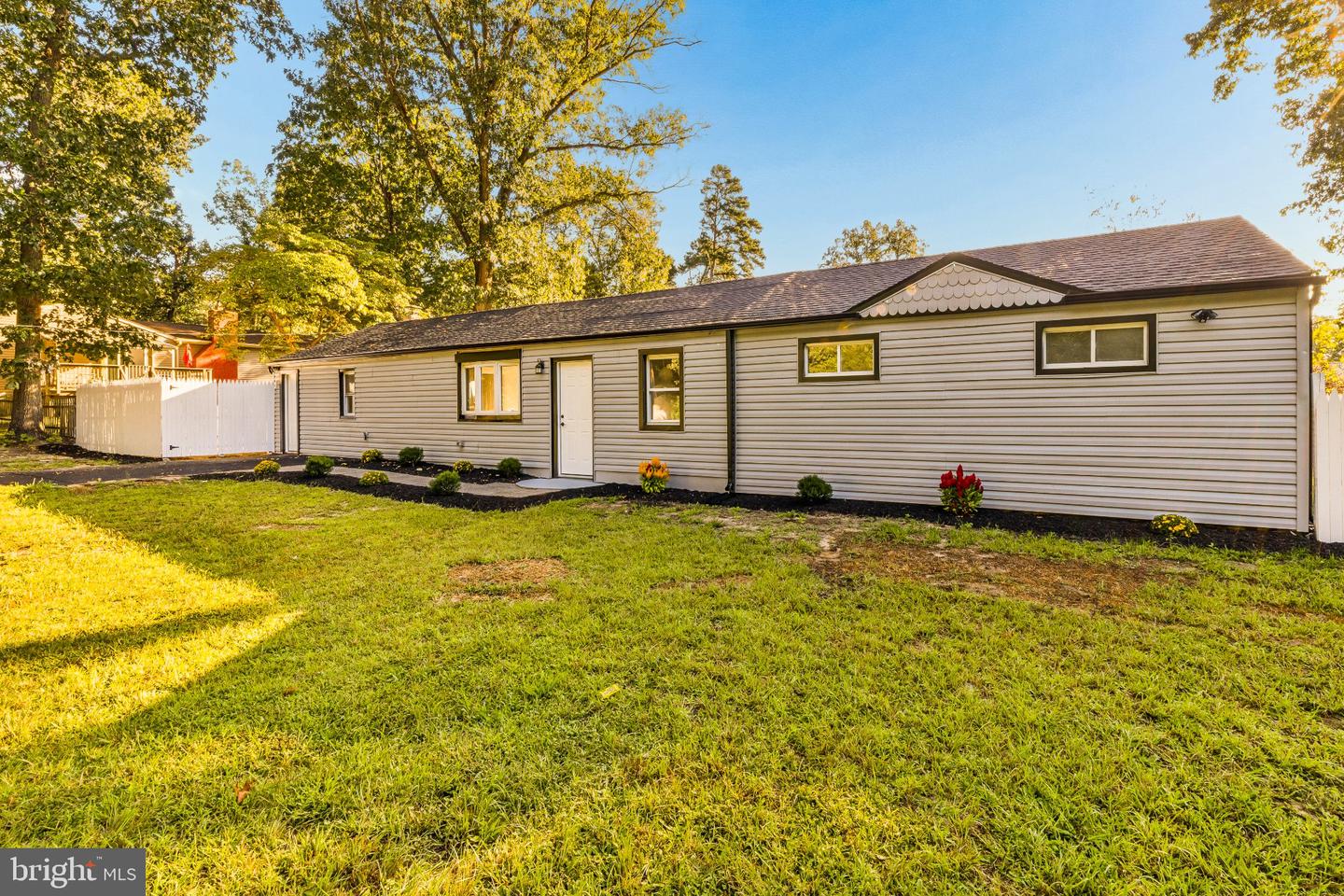 1146 VIOLET AVE Property Photo 1