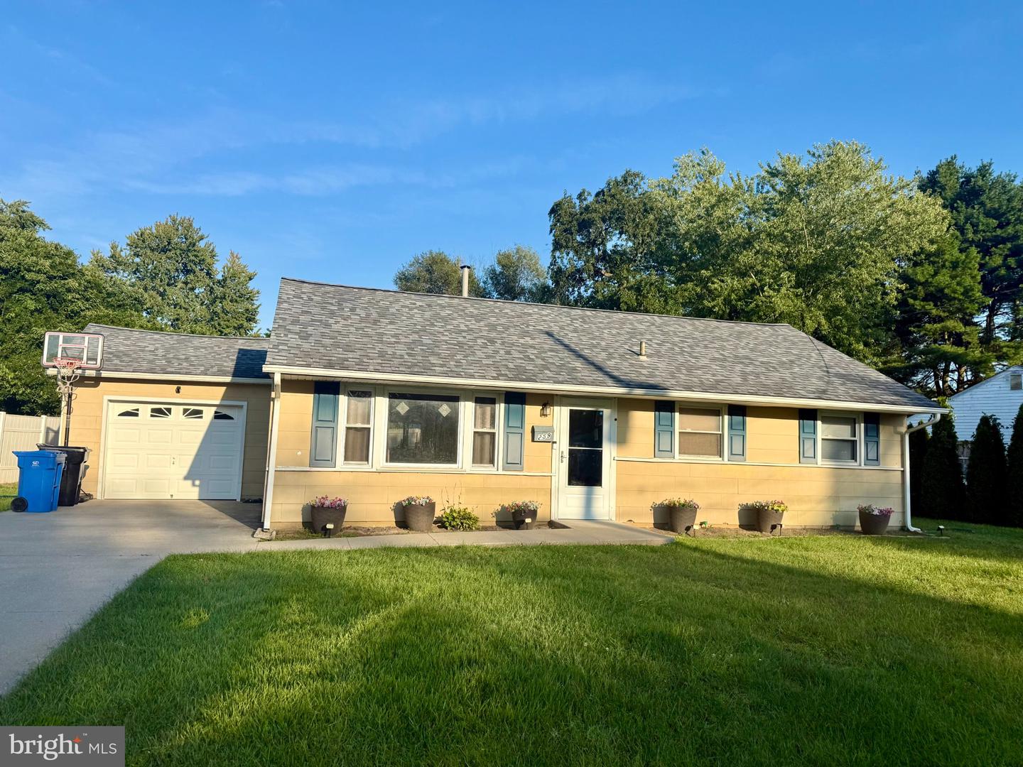 259 N Dennis Dr Property Photo 1