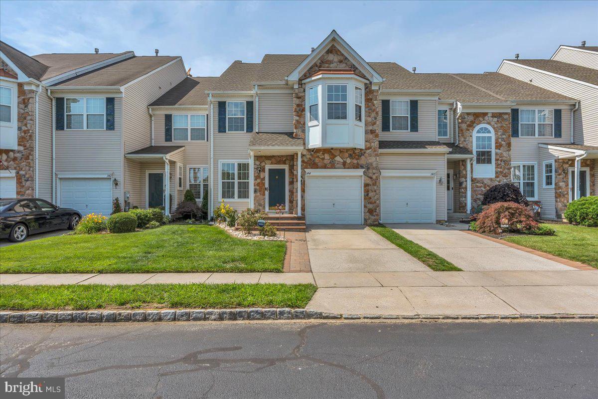 144 PENNSBURY LN Property Photo 1
