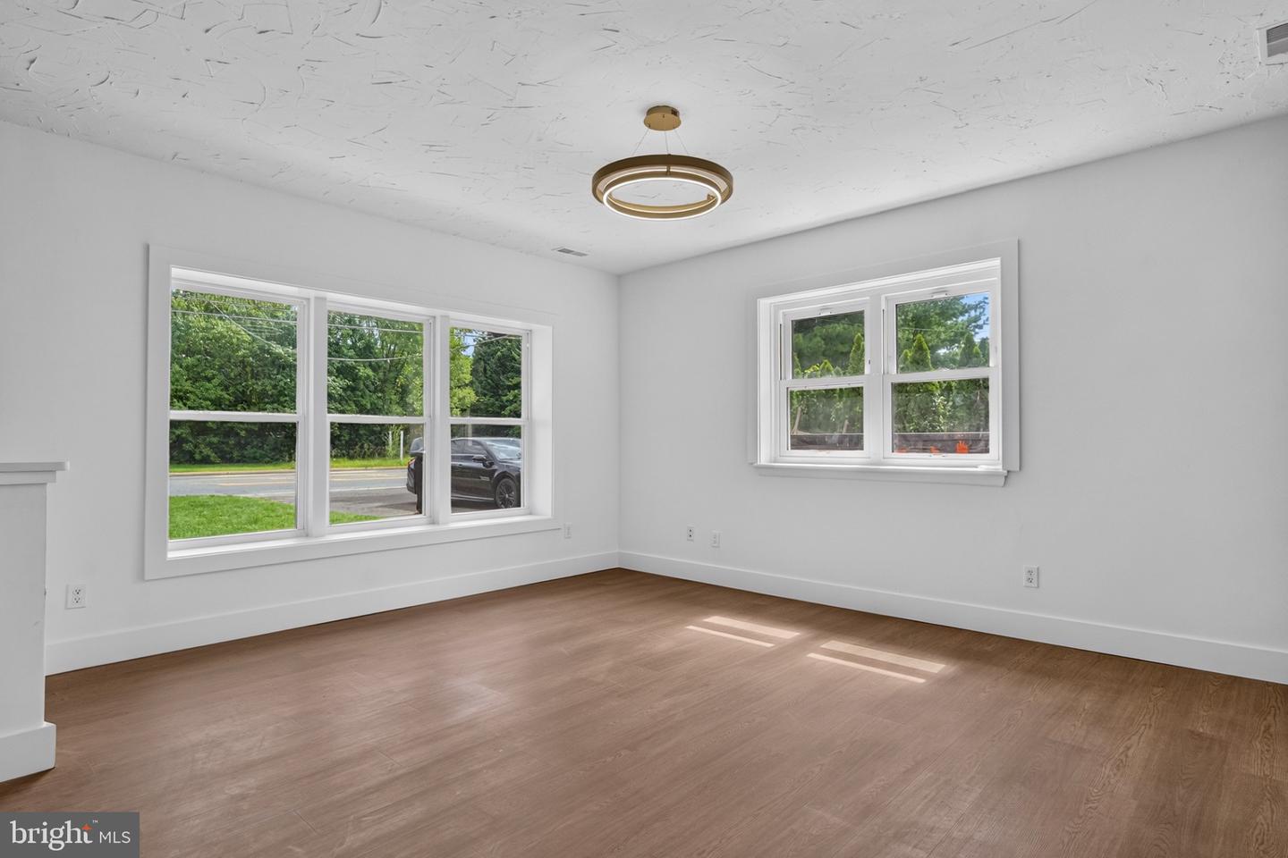120 Tuckahoe Rd Property Photo 8
