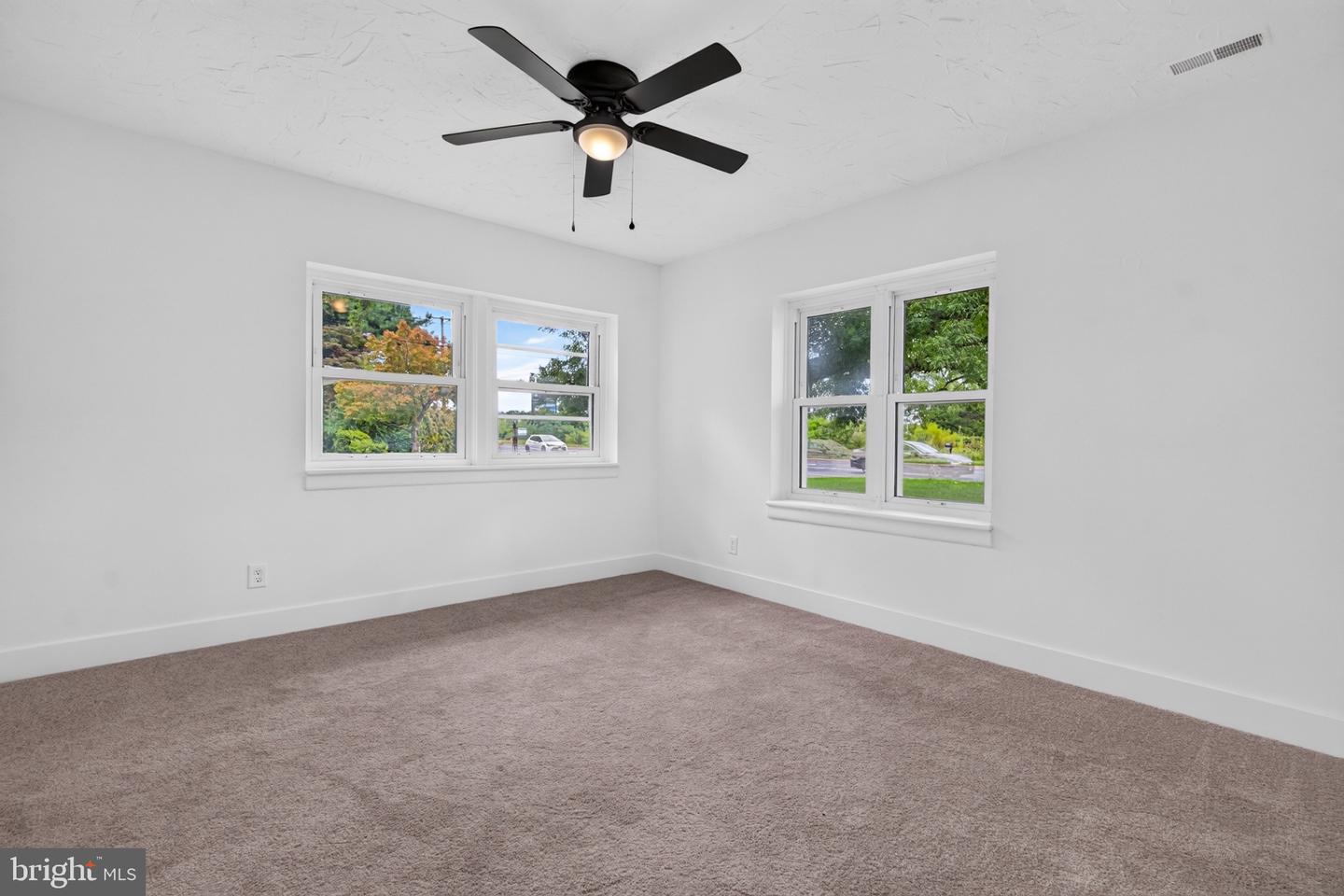 120 Tuckahoe Rd Property Photo 16