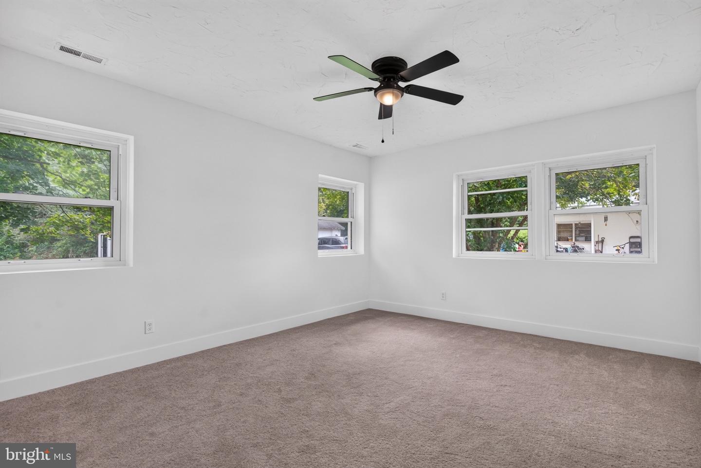120 Tuckahoe Rd Property Photo 18