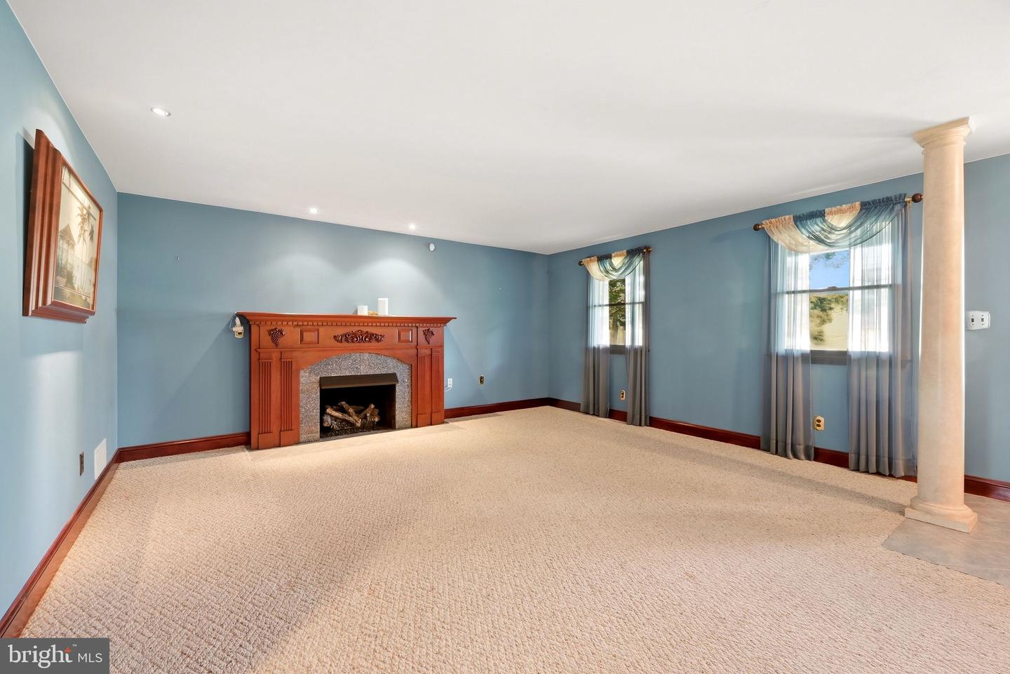 131 Morris Ave E Property Photo 6