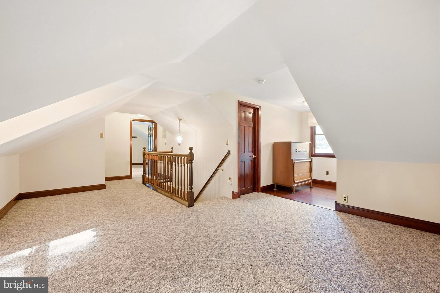 131 Morris Ave E Property Photo 23