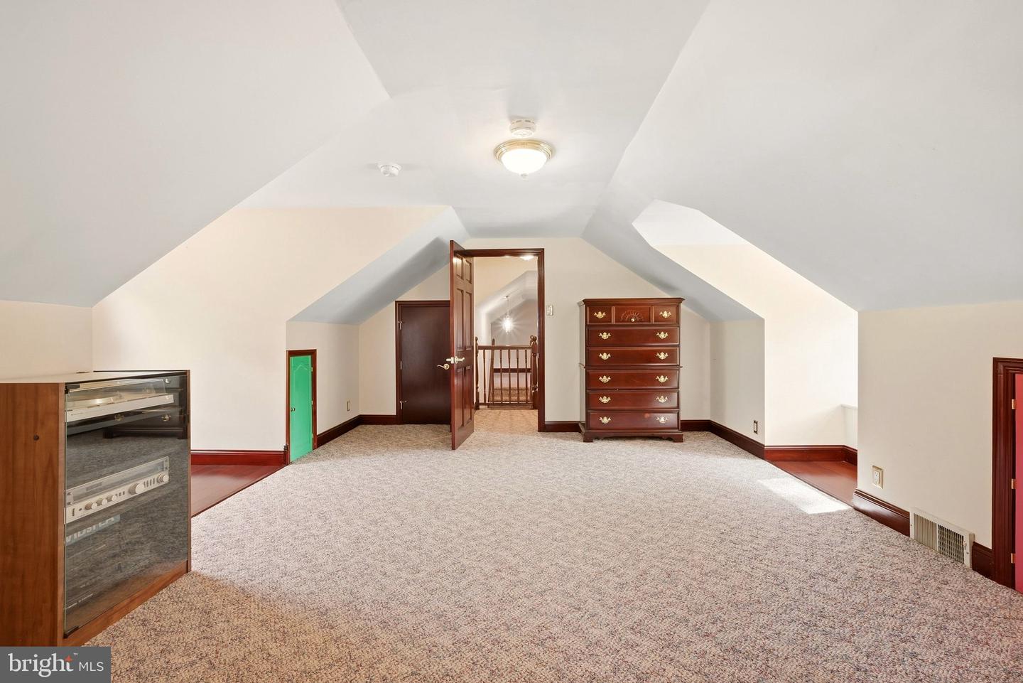 131 Morris Ave E Property Photo 24