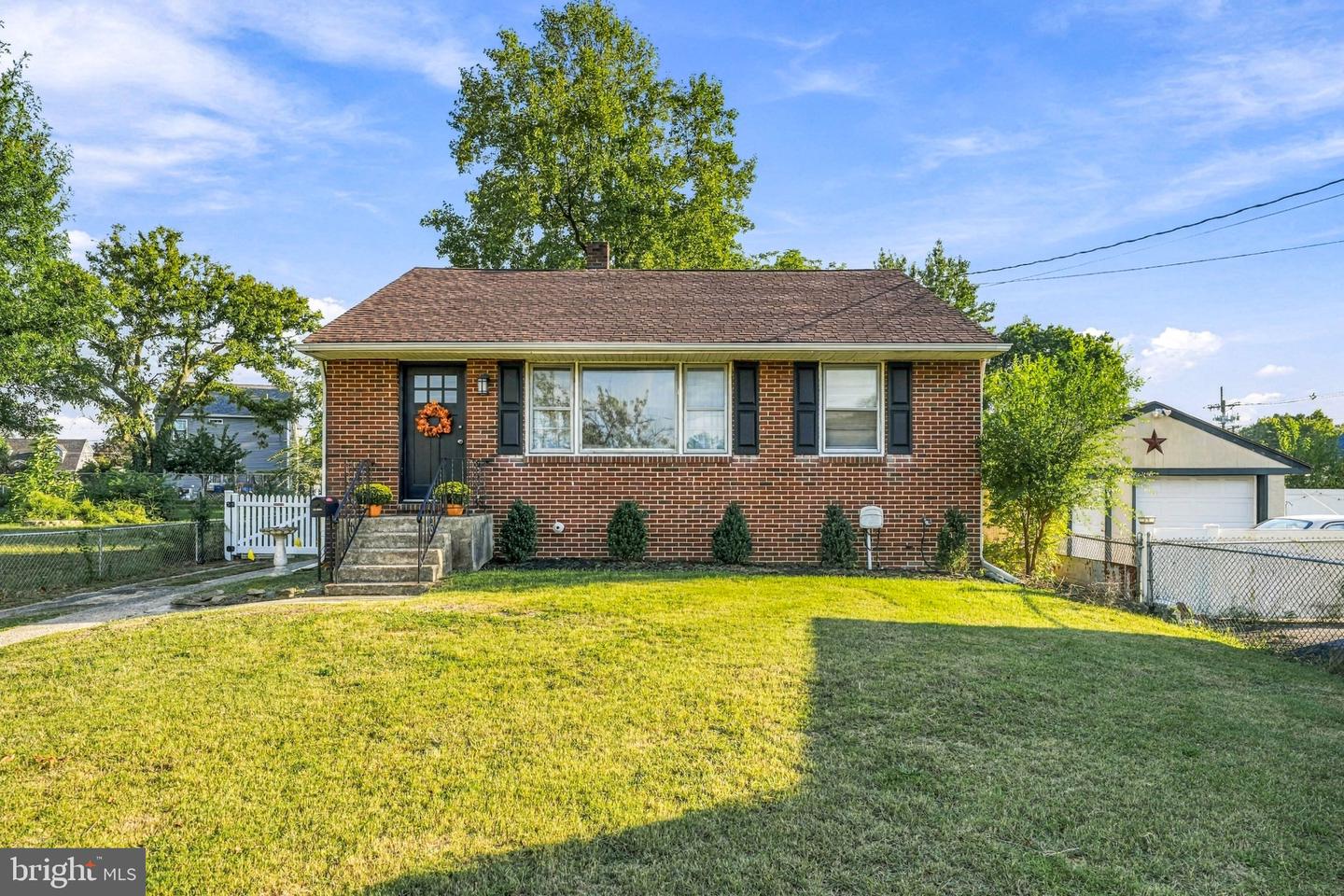 312 E Olive St Property Photo 1
