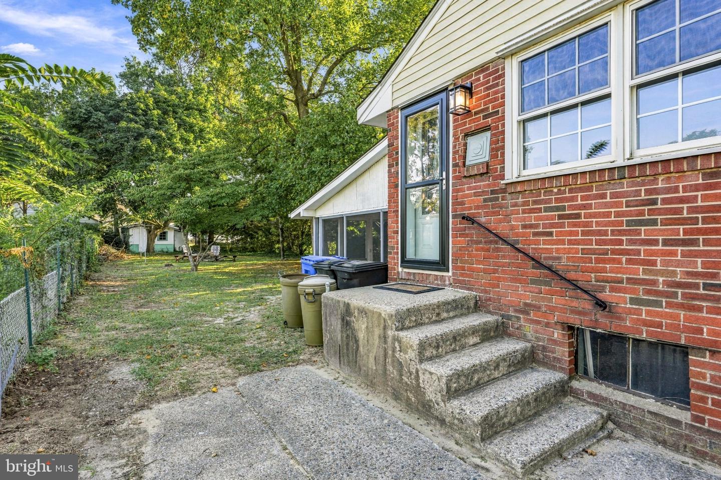 312 E Olive St Property Photo 27