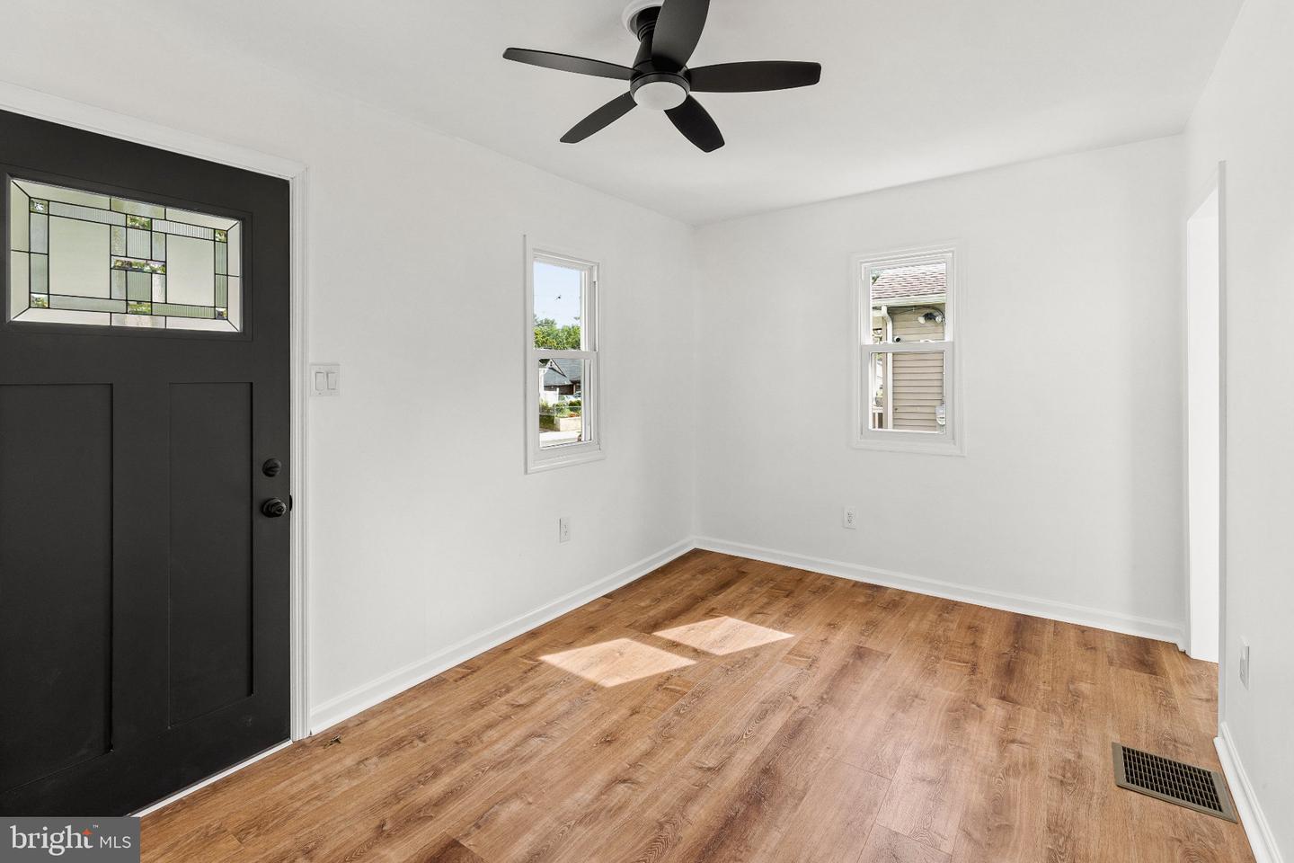 415 Pine Ave Property Photo 5