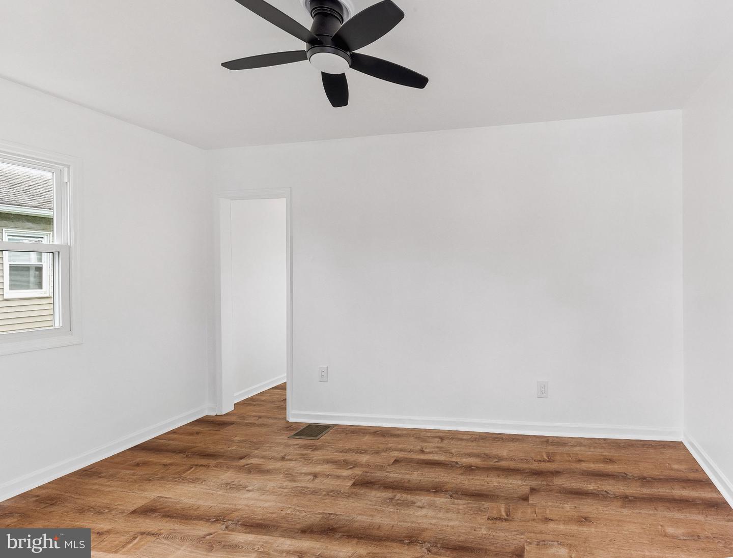 415 Pine Ave Property Photo 6
