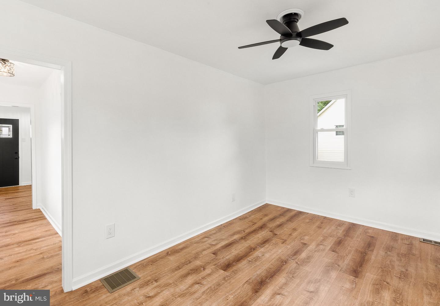 415 Pine Ave Property Photo 7