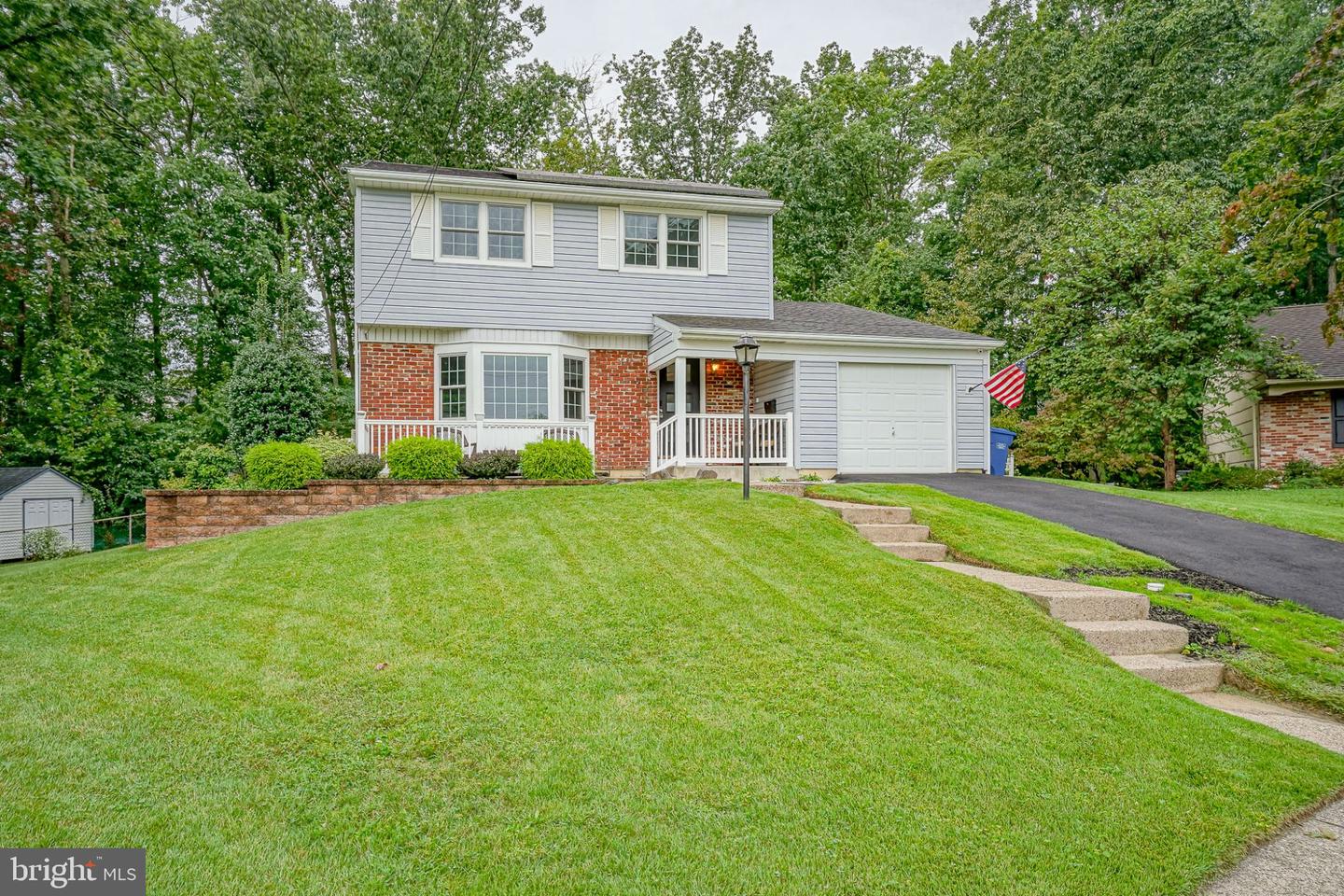 13 AVON CT Property Photo 1