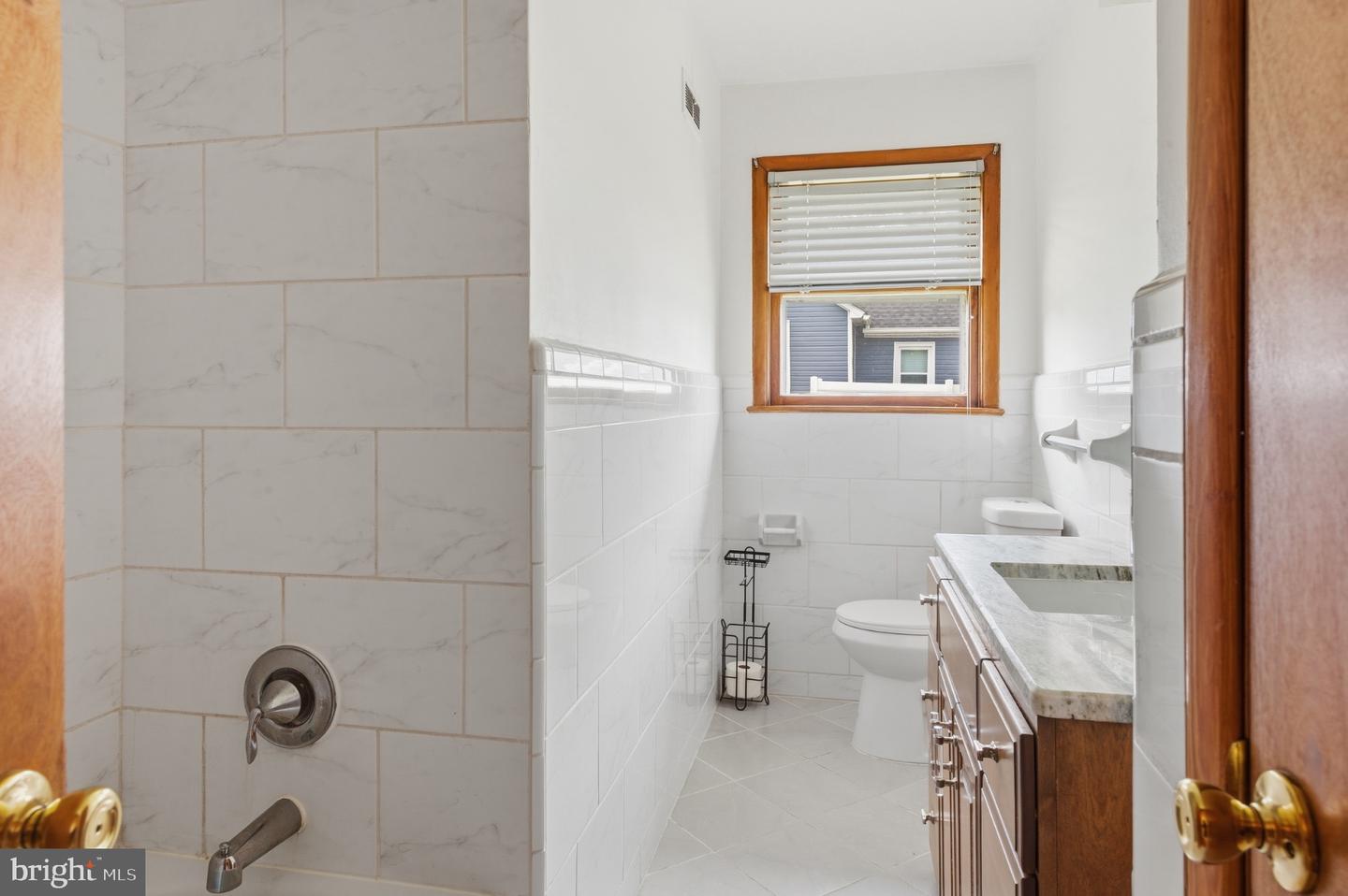 97 Center St Property Photo 10