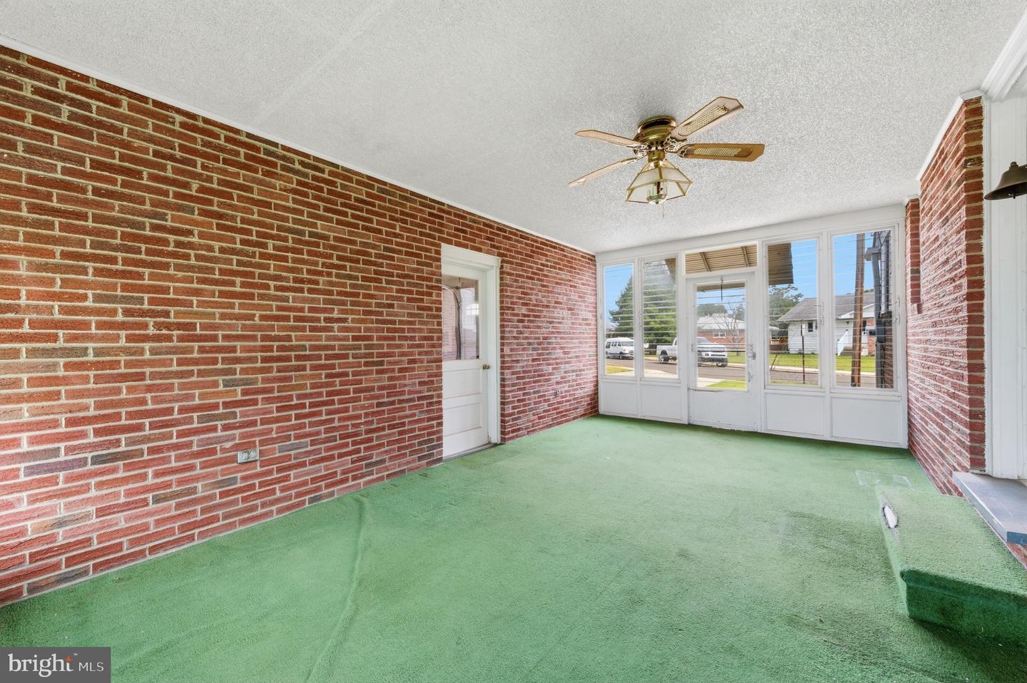 97 Center St Property Photo 11