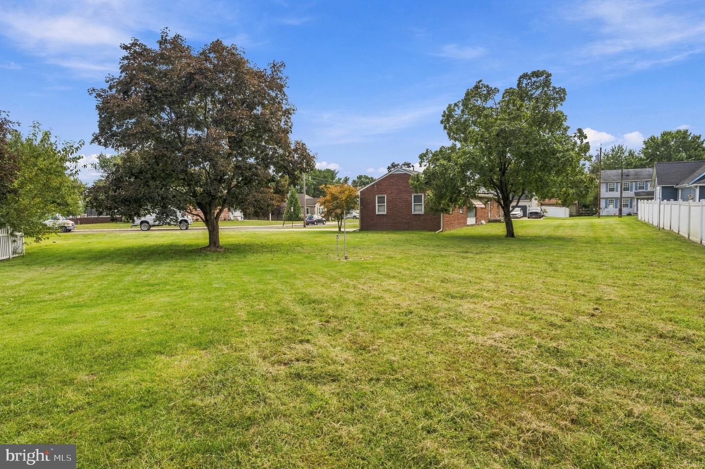 97 Center St Property Photo 14