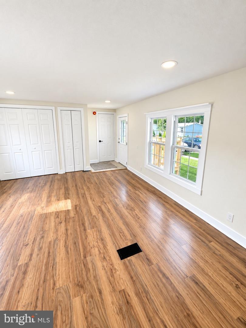 212 Harrison Ave Property Photo 4
