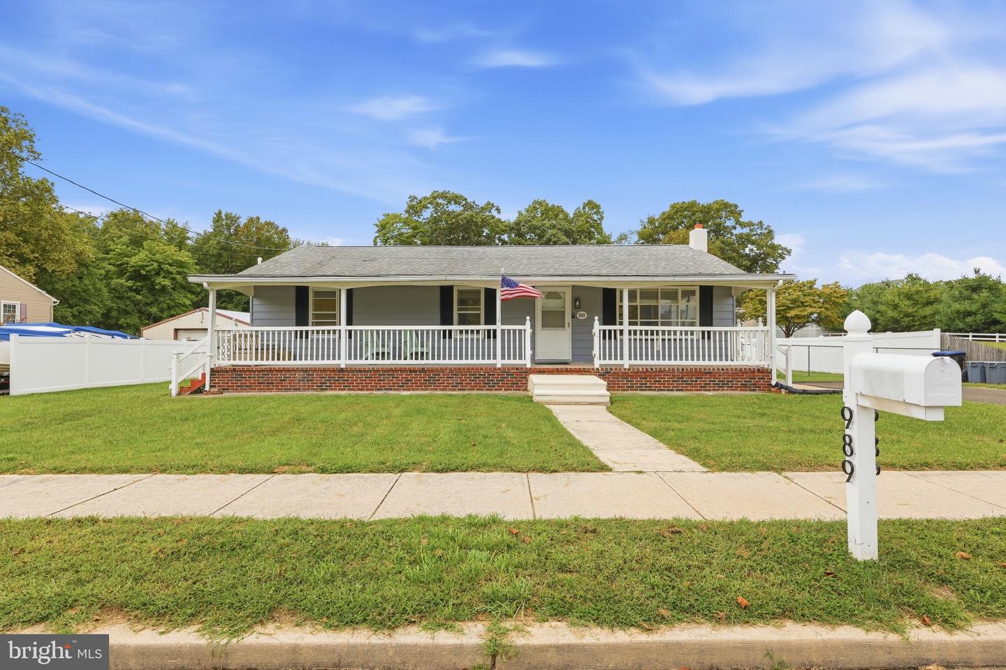 989 BOUNDARY RD Property Photo 1