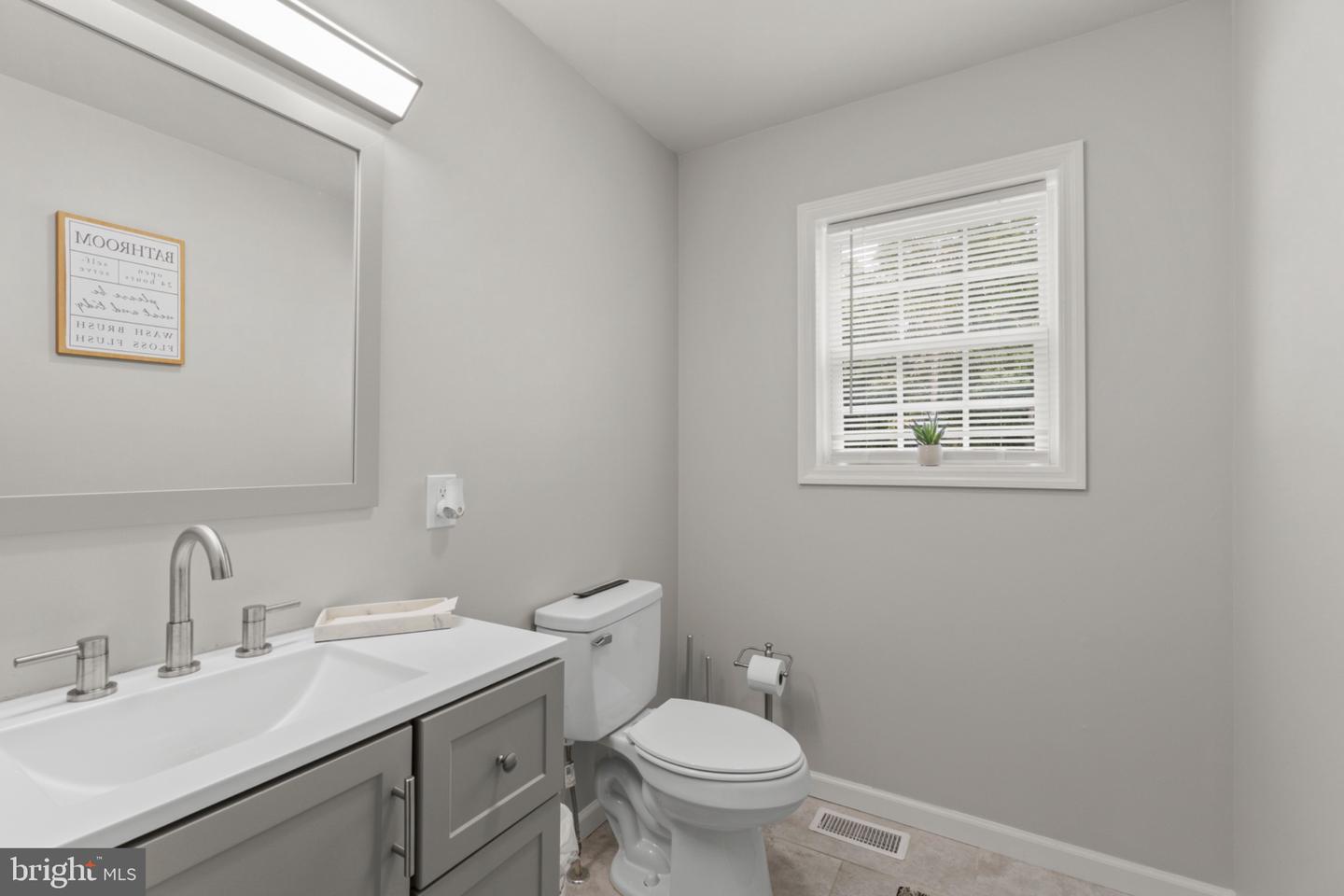 2711 Winslow Rd Property Photo 13