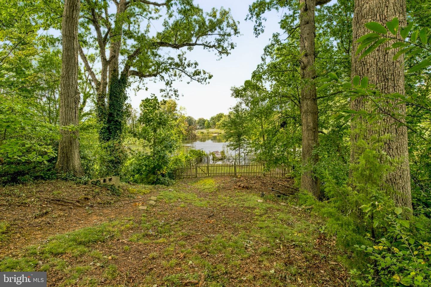 422 Harding St Property Photo 3