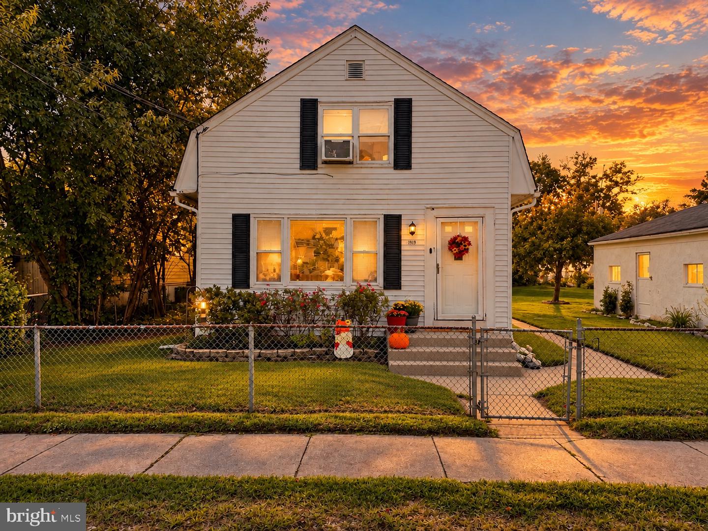 1919 BELLEVUE AVE Property Photo 1