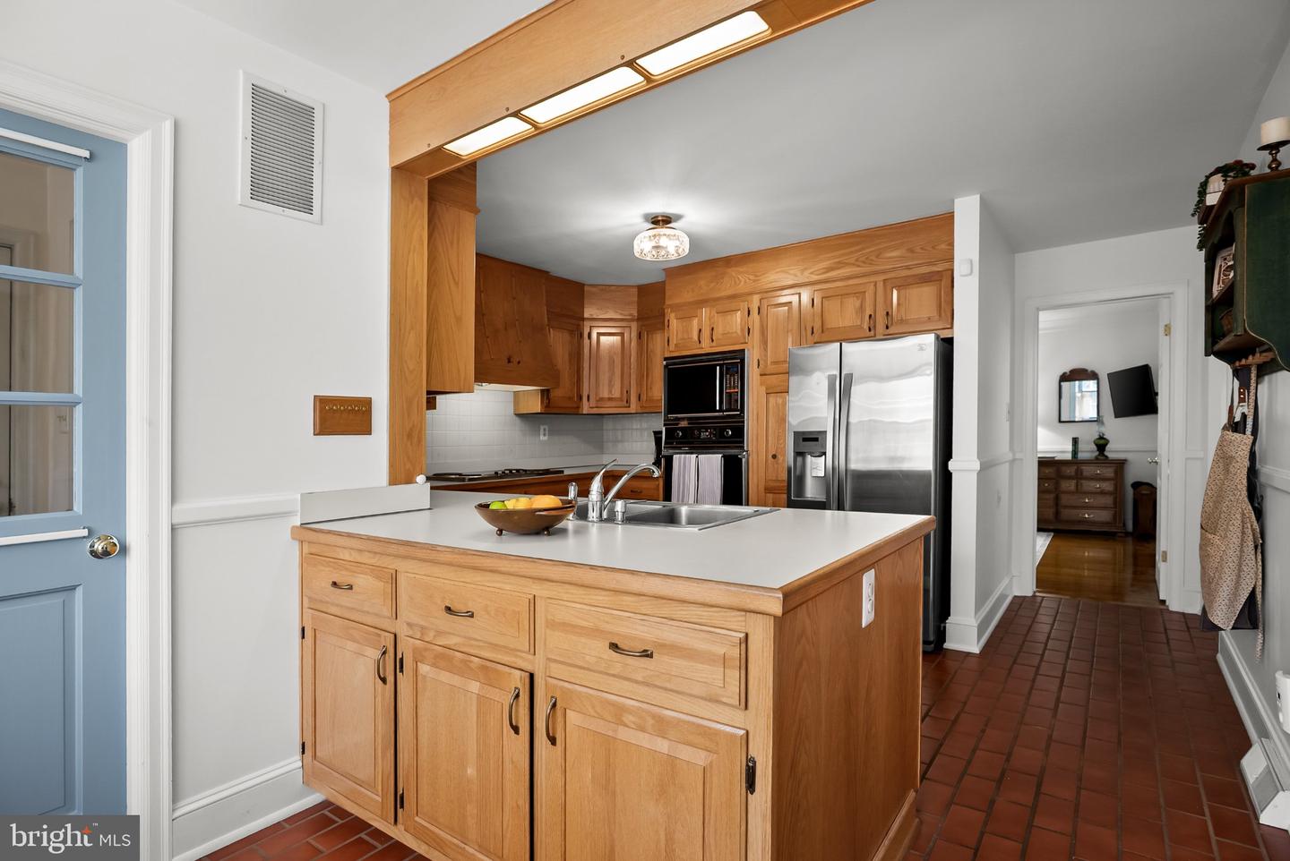 552 Hereford Ln Property Photo 8