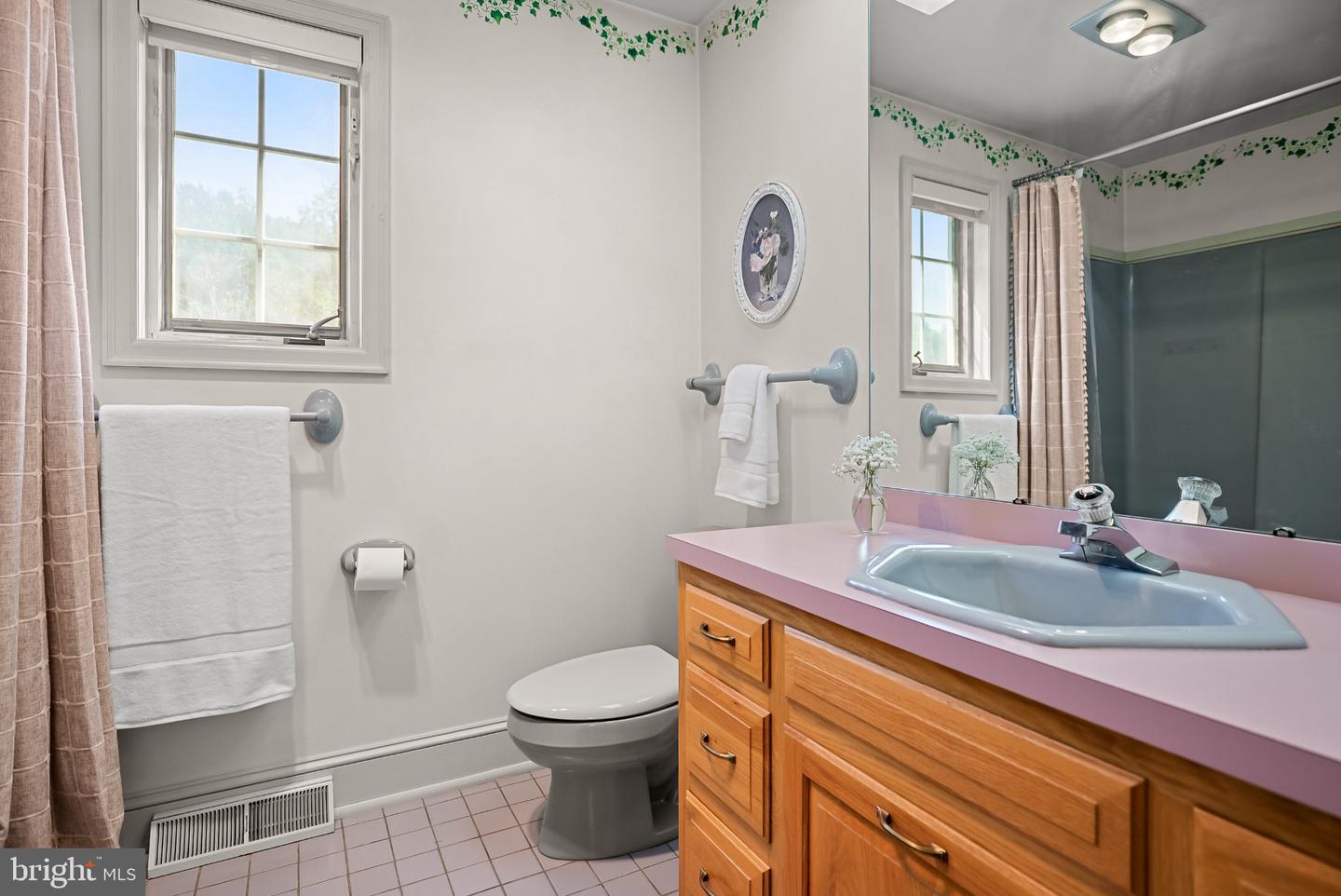 552 Hereford Ln Property Photo 15