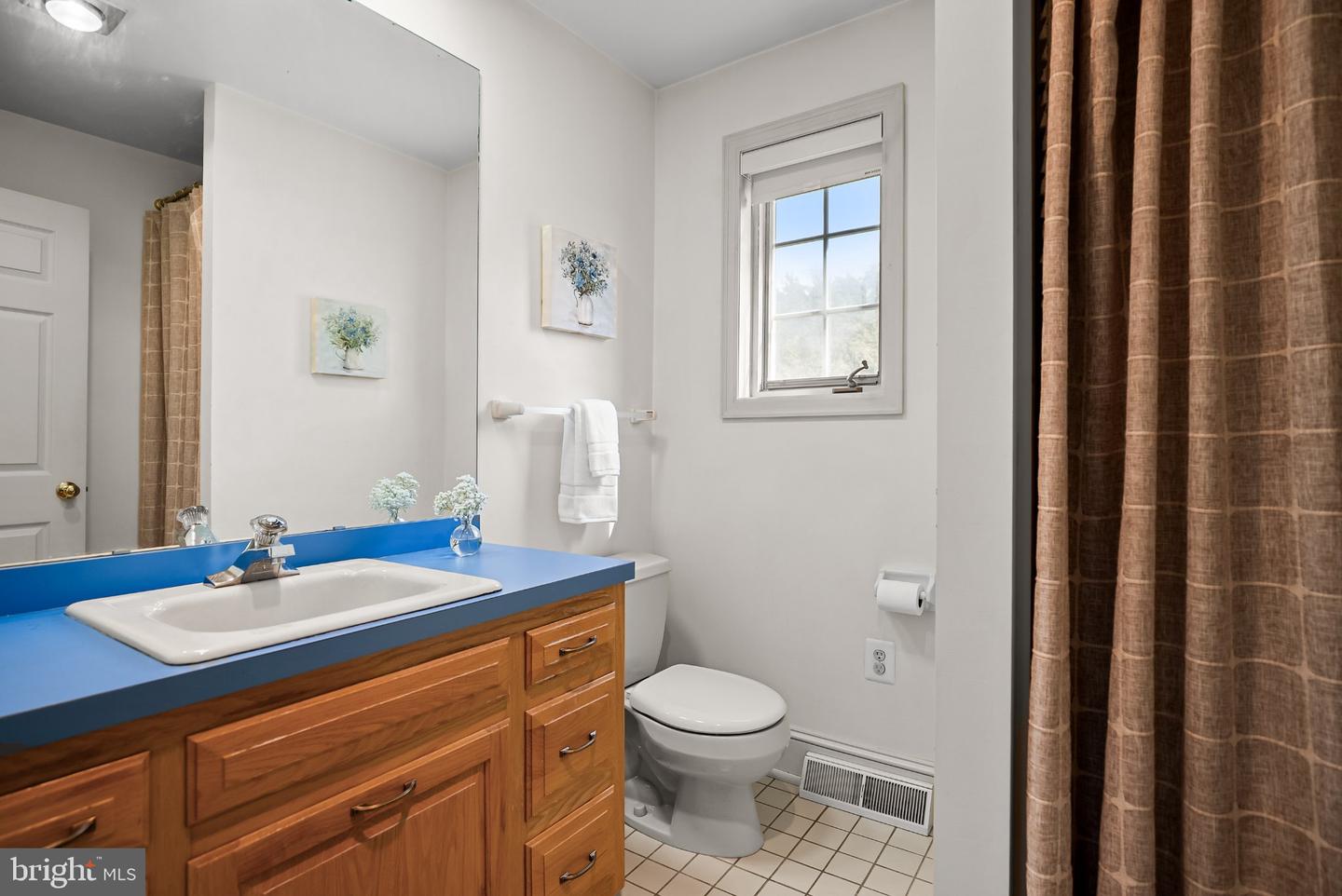552 Hereford Ln Property Photo 18