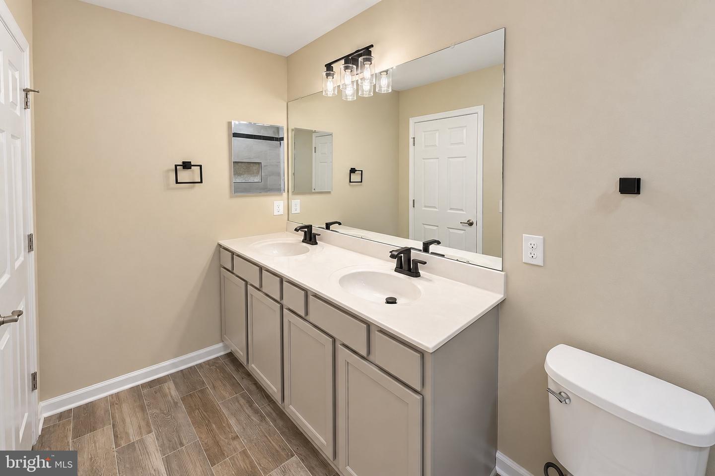 2601 Lexington Mews Property Photo 11