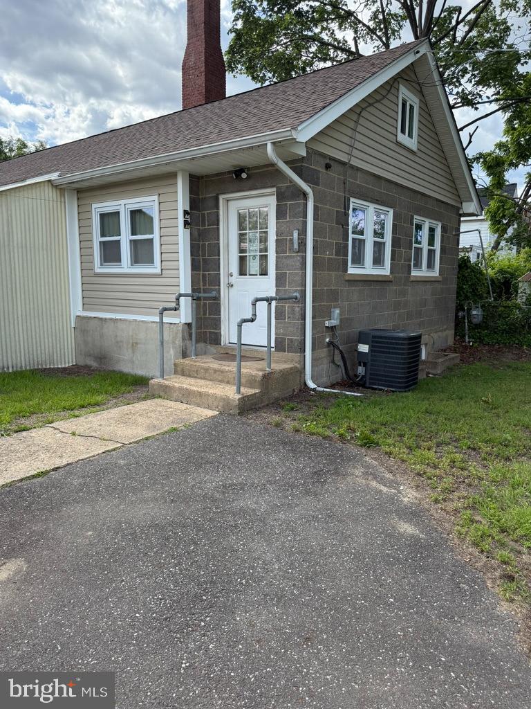 1530 S Delaware St Property Photo 3