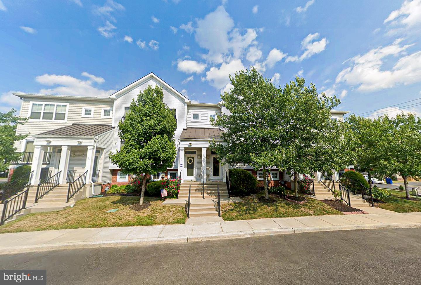 48 S POPLAR ST Property Photo 1