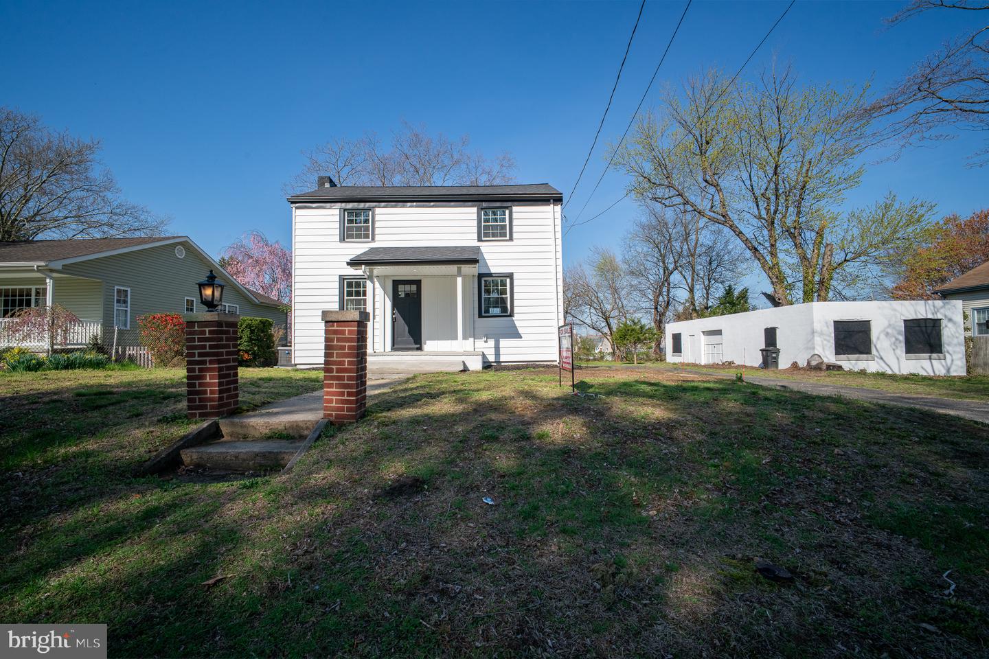 45 BURKE AVE Property Photo 1