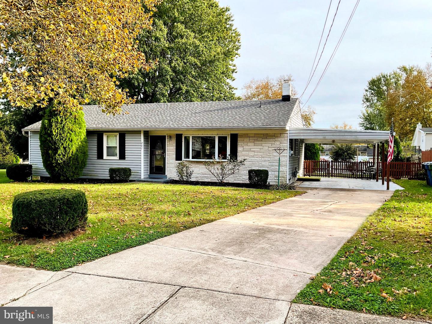 207 HIGHLAND AVE Property Photo 1