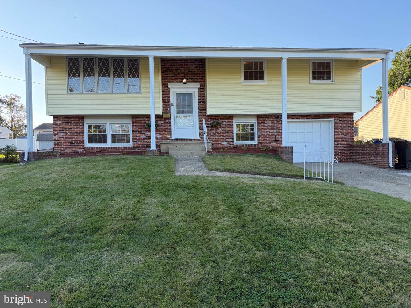 12 MALIBU LN Property Photo 1