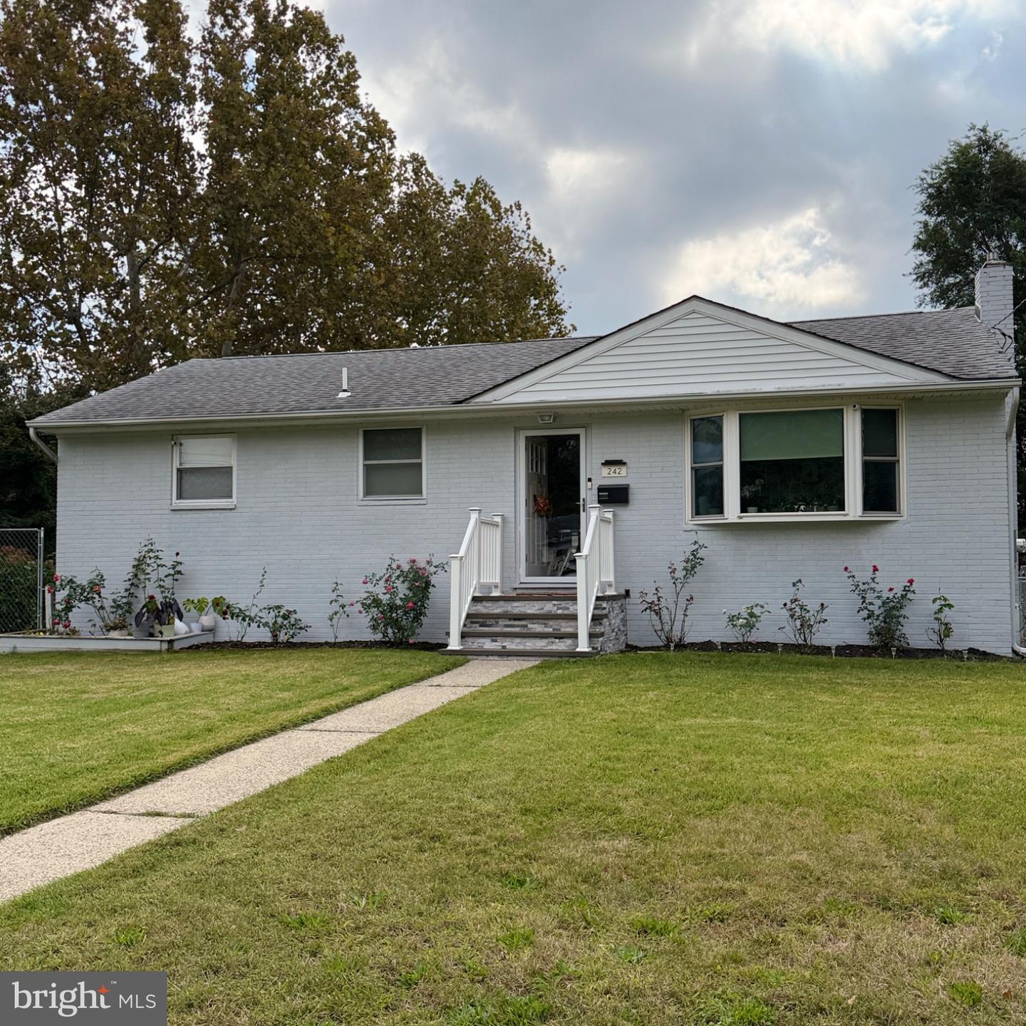 242 MORTON AVE Property Photo 1