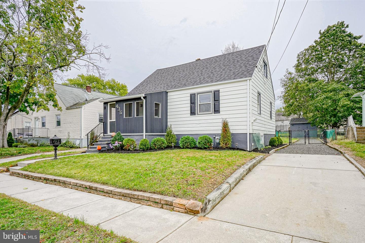 436 COOK AVE Property Photo 1
