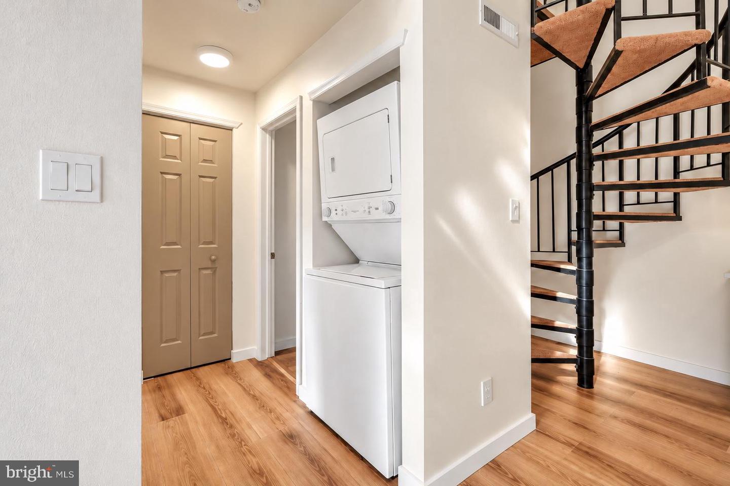 1077 Tristram Cir Property Photo 10
